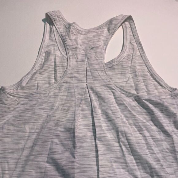 Lululemon Love Tank *Pleated
3 Colour Space Dye Ice Grey Alpine White - Picture 5 of 6